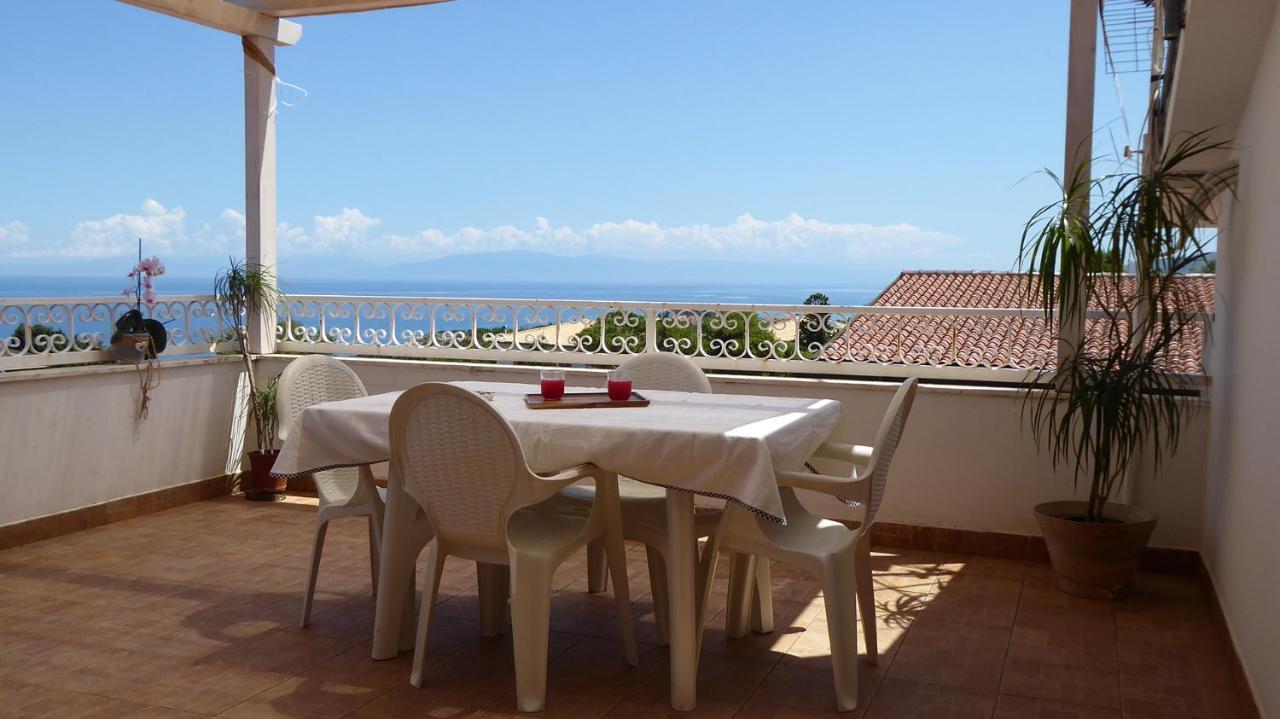 Appartamento Panoramico Santa Domenica ซานตาโดเมนิกา ภายนอก รูปภาพ