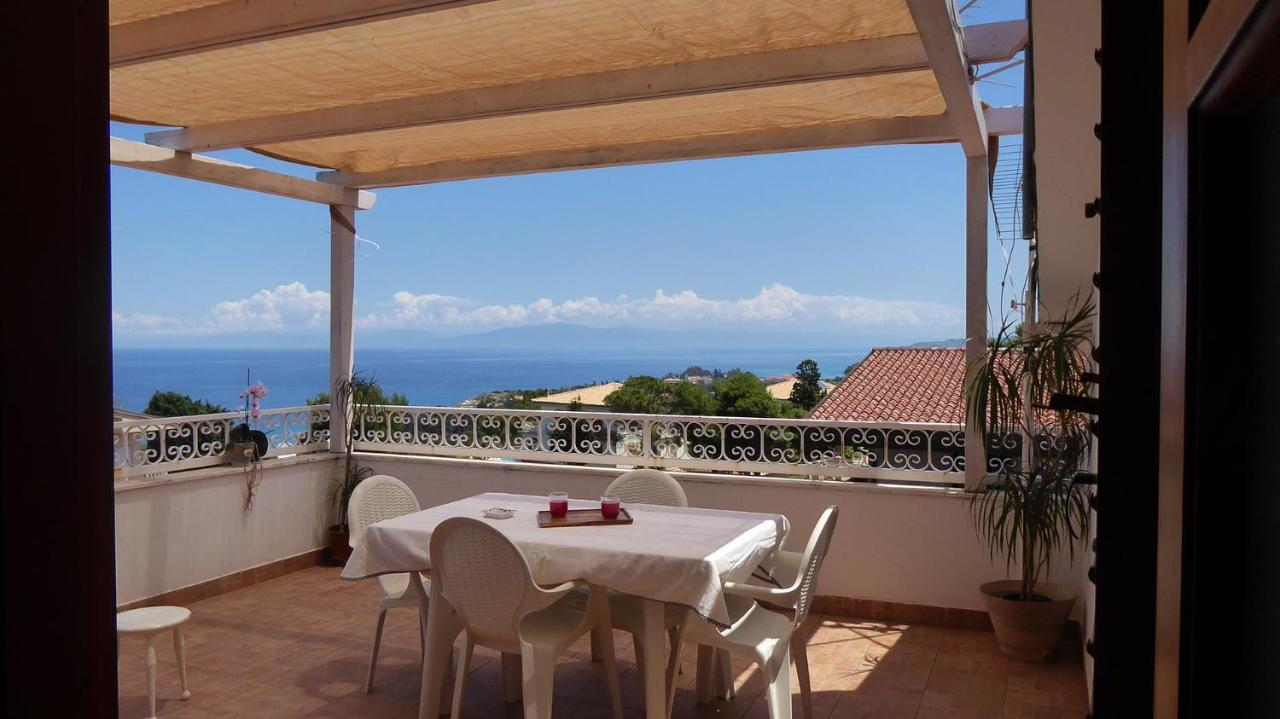Appartamento Panoramico Santa Domenica ซานตาโดเมนิกา ภายนอก รูปภาพ