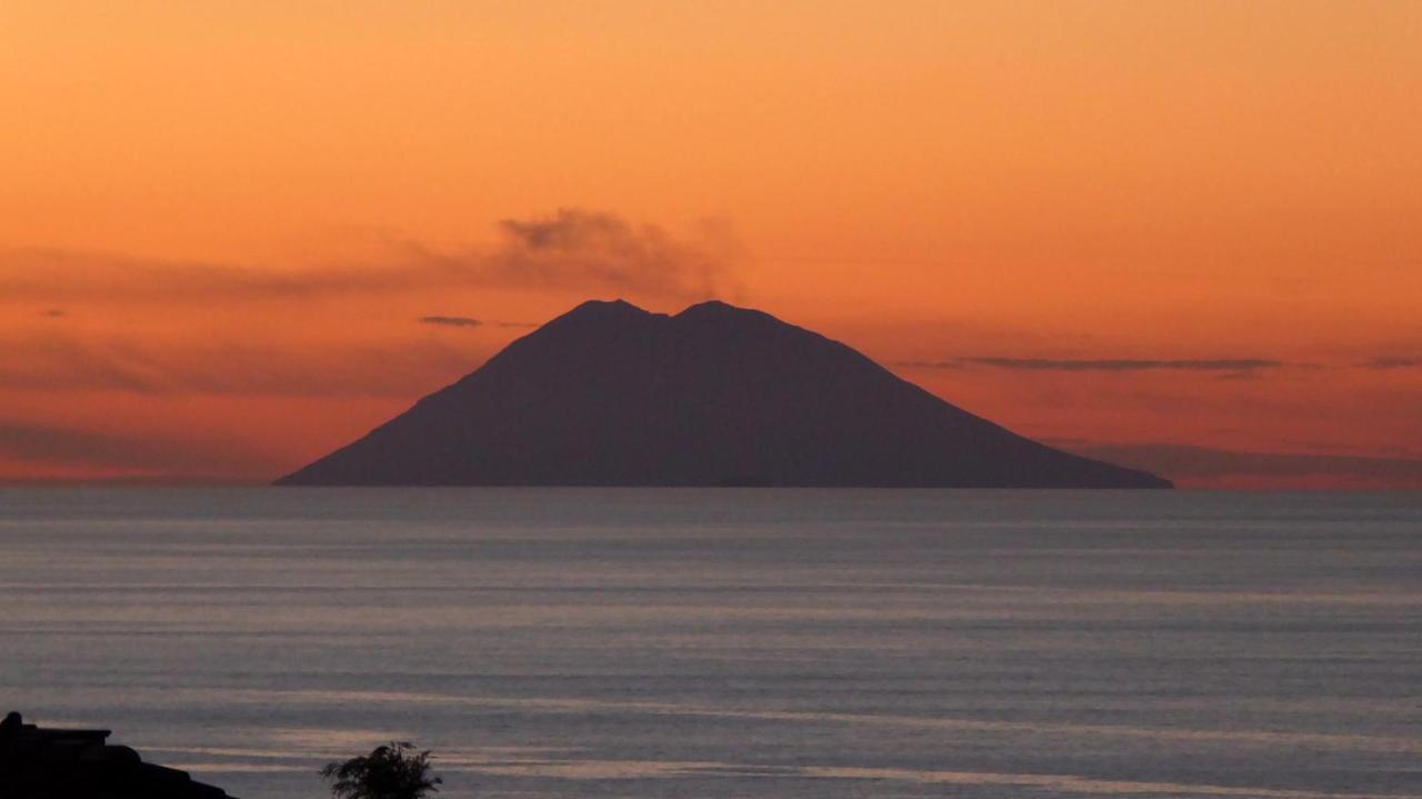 Appartamento Panoramico Santa Domenica ซานตาโดเมนิกา ภายนอก รูปภาพ