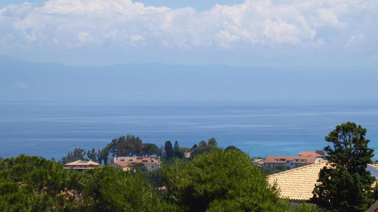 Appartamento Panoramico Santa Domenica ซานตาโดเมนิกา ภายนอก รูปภาพ